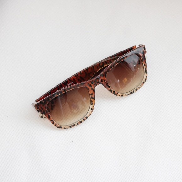H&M Brown Leopard Cheetah Print Fashion Sunglasses - Picture 2 of 3